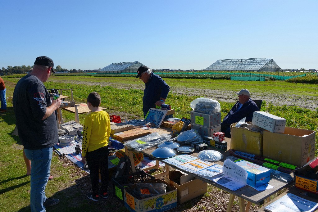 ../Images/Onderdelenmarkt op De Strandwal 002.jpg